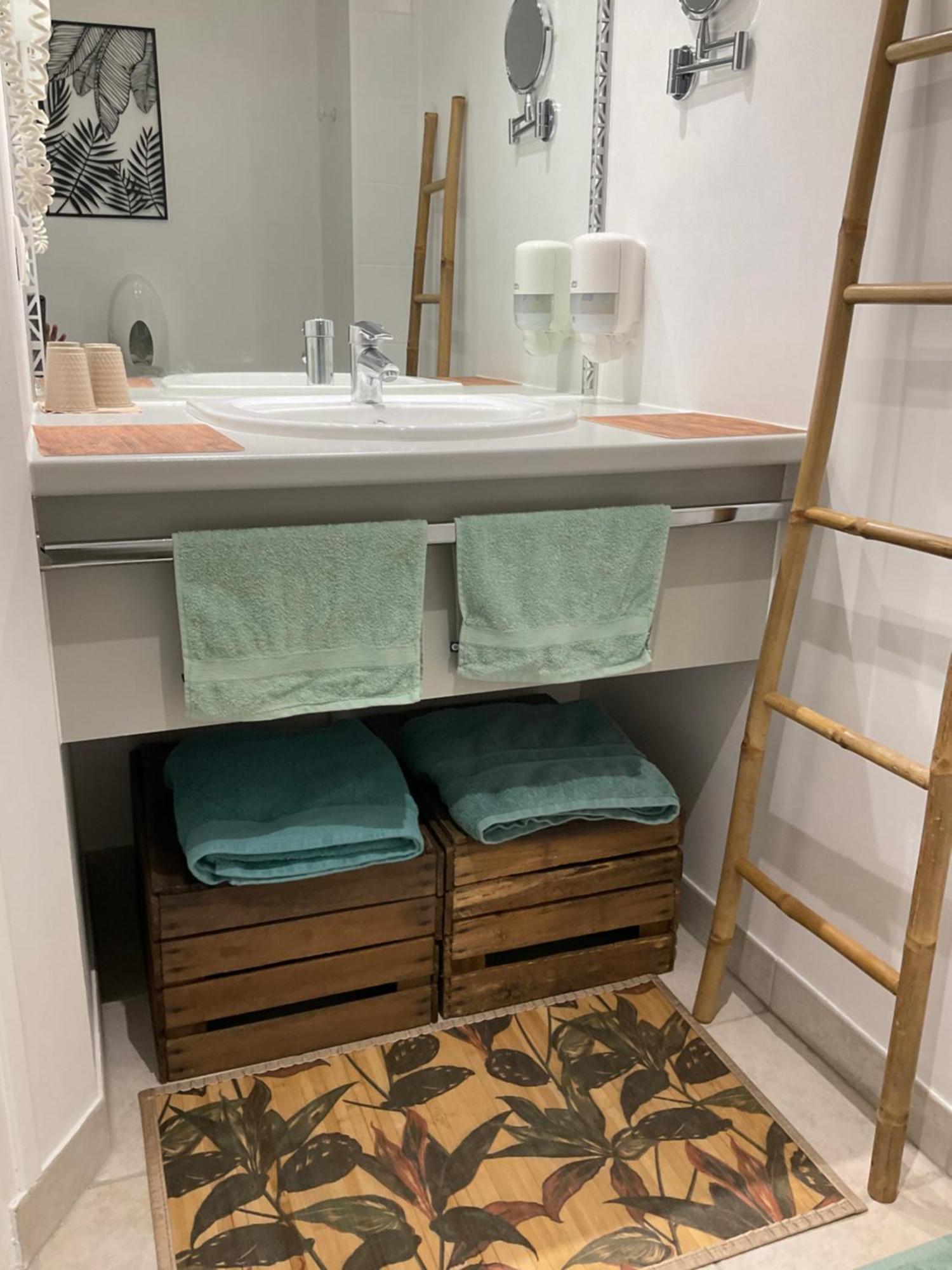 Chambres D'Hotes De L'Ancienne Auberge Thaon 外观 照片